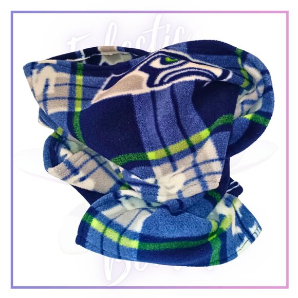 New Era Official Seattle Seahawks Cozy Winter Hat & Nice Warm Scarf Gift Set - Picture 7 of 16
